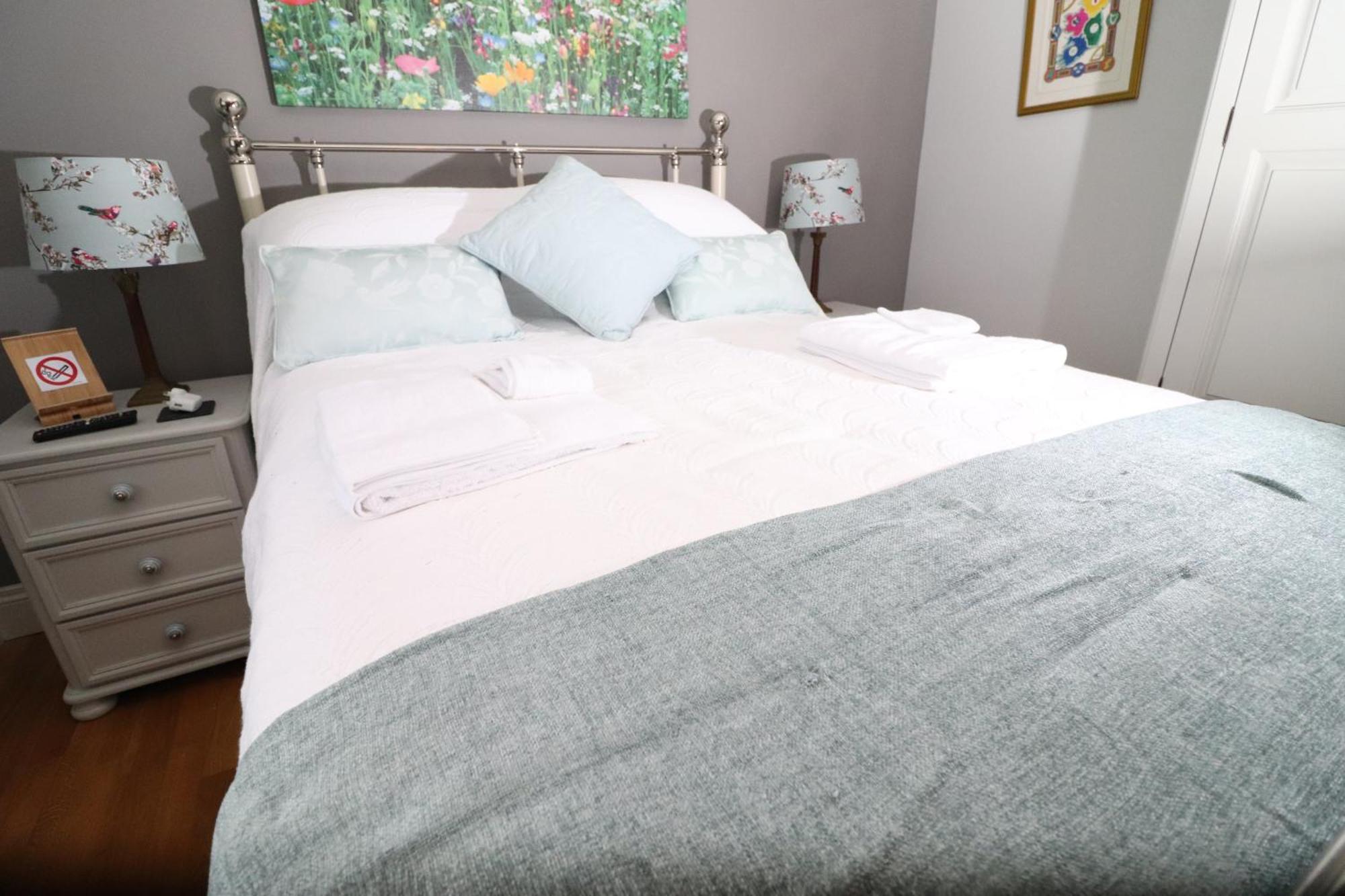 Mossvale Lodge Country House Bed And Breakfast 安特里姆 外观 照片