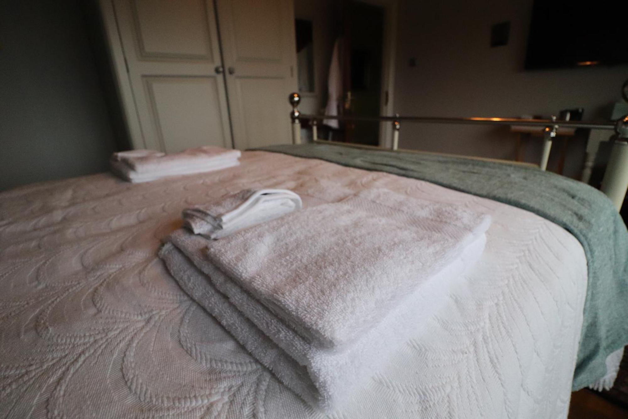 Mossvale Lodge Country House Bed And Breakfast 安特里姆 外观 照片
